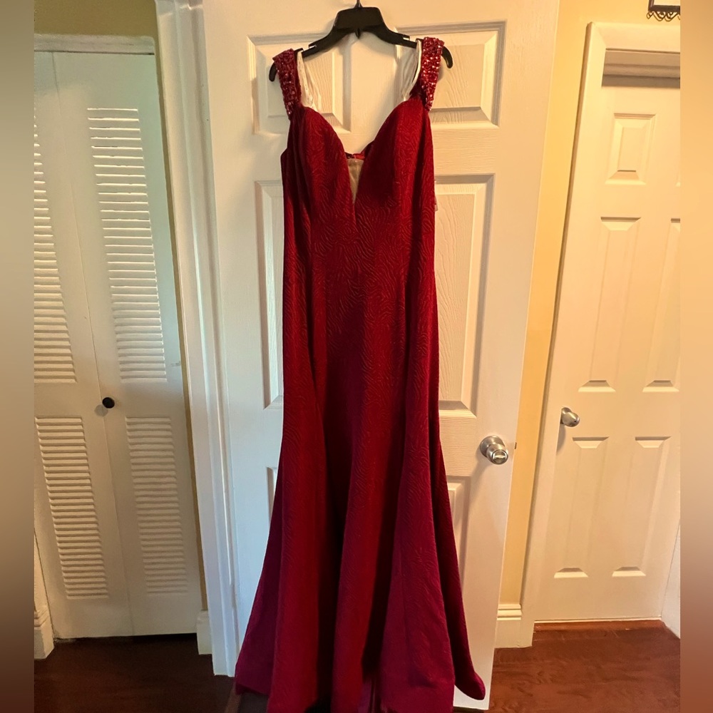Camille La Vie Size 20 NWT Red Evening Gown Pageant Prom Dress Rhinestone Detail